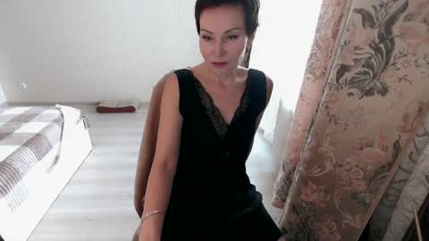 Snapshot of dear_mia_ chatting on February 12, 10:03 am Mia online show from February 12, 10:03 am