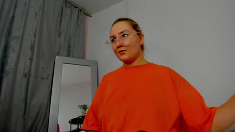 Snapshot of debbie_taylor chatting on December 9, 6:25 pm Debbie Mon Tue Fri Sun Sat GMT 3 1000am - 0400pm online show from December 9, 6:25 pm