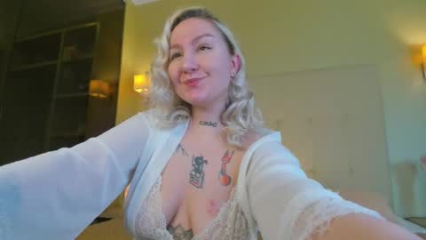 Debbie Mon Tue Fri Sun Sat GMT 3 1000am - 0400pm  online show from February 3, 12:21 pm