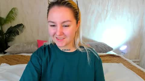 Snapshot of debbie_taylor chatting on October 13, 5:15 pm Debbie Mon Tue Fri Sun Sat GMT 3 1000am - 0400pm online show from October 13, 5:15 pm