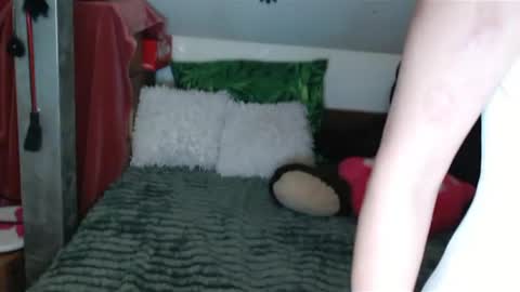Snapshot of debramilf chatting on February 8, 3:41 am DebraMilf online show from February 8, 3:41 am