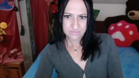 Snapshot of debramilf chatting on January 19, 7:26 pm DebraMilf online show from January 19, 7:26 pm