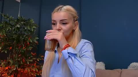 DeeaVIP online show from April 13, 5:31 am