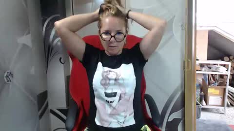 hi guys i m a cute milf i m here for good time and nice people pls be respectfool and enjoy me online show from May 12, 7:49 am