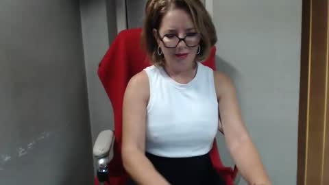 hi guys i m a cute milf i m here for good time and nice people pls be respectfool and enjoy me online show from October 1, 9:03 am