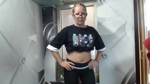 hi guys i m a cute milf i m here for good time and nice people pls be respectfool and enjoy me online show from May 29, 5:38 am