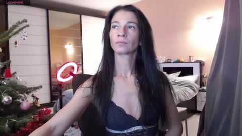 Snapshot of delicatekisss chatting on December 13, 9:47 am Nicole online show from December 13, 9:47 am