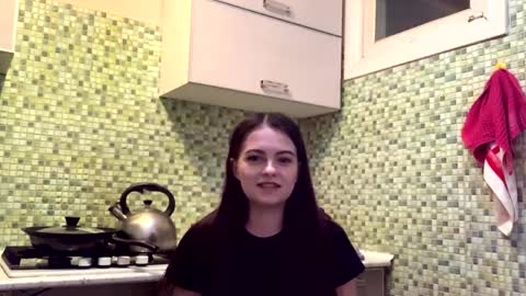 Kiki online show from April 2, 5:10 pm