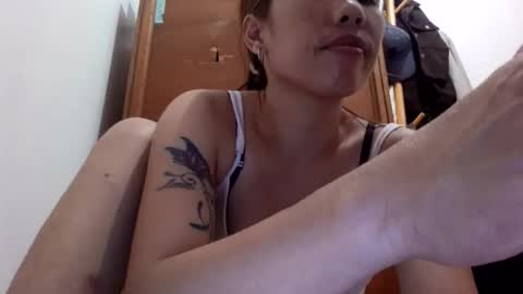 deliciousgirl975840 online show from April 7, 6:32 pm