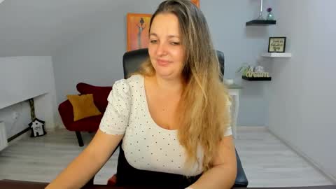 Snapshot of deliciouslolly chatting on October 20, 3:42 am DeliciousLolly online show from October 20, 3:42 am
