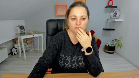 Snapshot of deliciouslolly chatting on January 13, 4:18 am DeliciousLolly online show from January 13, 4:18 am