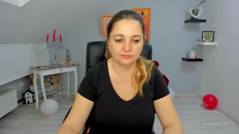 Snapshot of deliciouslolly chatting on February 19, 4:23 am DeliciousLolly online show from February 19, 4:23 am