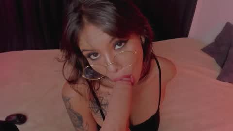 Delilah online show from November 25, 5:09 am