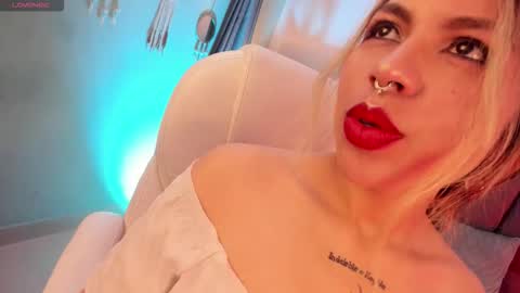Snapshot of delilah_fix chatting on October 13, 8:33 pm della online show from October 13, 8:33 pm