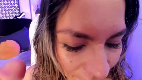 Snapshot of delilah_fix chatting on February 12, 2:22 pm della online show from February 12, 2:22 pm