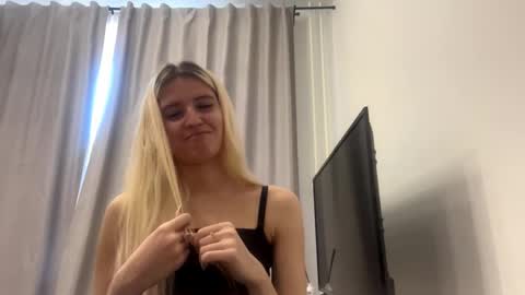 Amelia online show from May 20, 1:08 pm