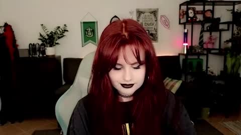 dellacrush_ online show from February 21, 6:41 pm