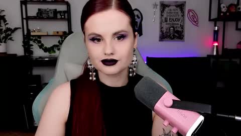 dellacrush_ online show from March 22, 6:58 pm