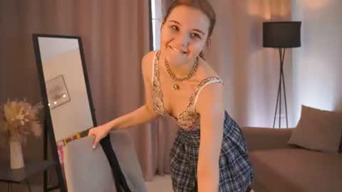 Hi my name is Sari nice to see you in my Room online show from July 20, 10:39 am