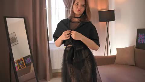 Hi my name is Sari nice to see you in my Room online show from July 24, 4:10 am