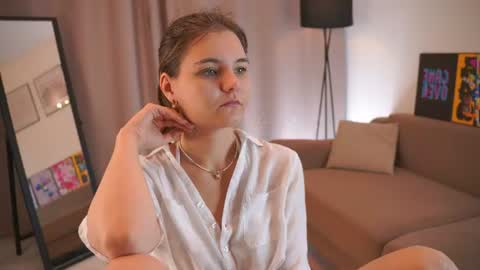 Hi my name is Sari nice to see you in my Room online show from July 27, 4:09 am