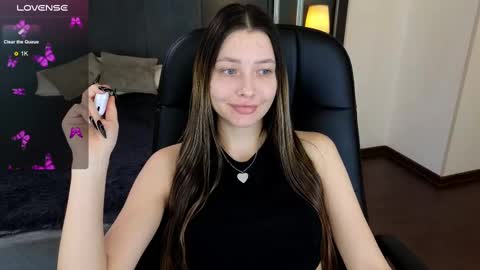 Snapshot of demi_loran chatting on February 23, 8:50 pm DEMI online show from February 23, 8:50 pm