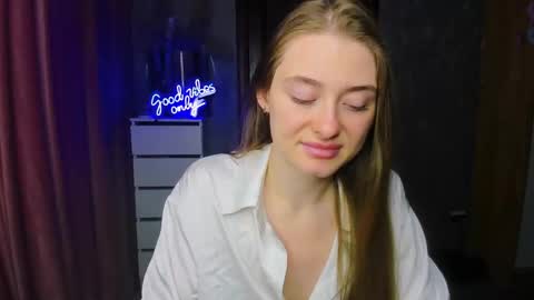 Snapshot of demure_soul chatting on September 17, 2:53 am Sophie online show from September 17, 2:53 am