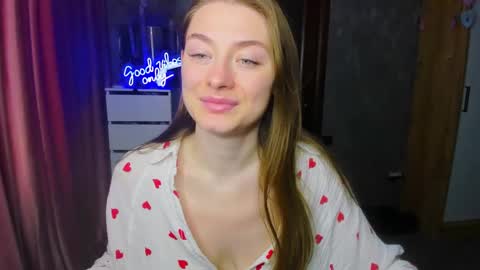 Snapshot of demure_soul chatting on September 18, 4:33 am Sophie online show from September 18, 4:33 am