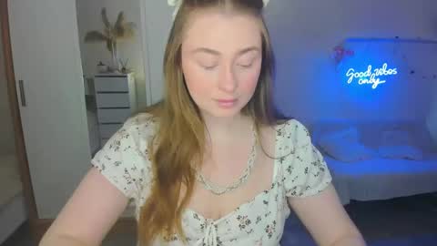 Snapshot of demure_soul chatting on February 9, 7:16 am Sophie online show from February 9, 7:16 am