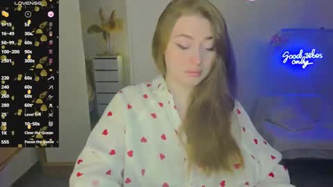 Snapshot of demure_soul chatting on January 25, 4:13 am Sophie online show from January 25, 4:13 am