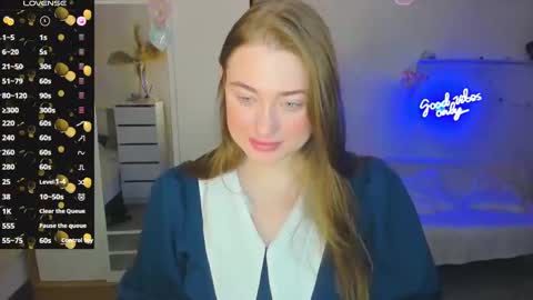 Snapshot of demure_soul chatting on February 15, 2:04 am Sophie online show from February 15, 2:04 am