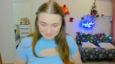 Snapshot of demure_soul chatting on December 3, 3:07 am Sophie online show from December 3, 3:07 am