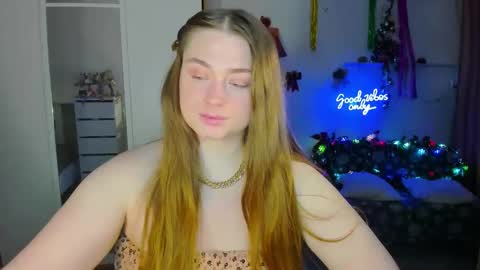 Snapshot of demure_soul chatting on December 6, 4:03 am Sophie online show from December 6, 4:03 am