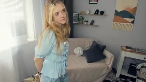 Denna online show from July 9, 10:28 am