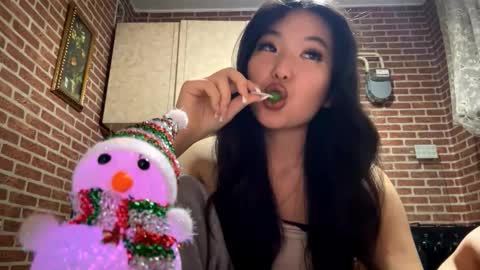 Emma online show from December 21, 4:11 pm