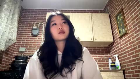 Emma online show from February 9, 2:08 pm