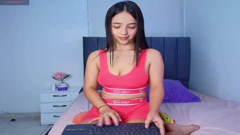 Snapshot of derly_cuervo703031 chatting on September 26, 7:33 pm derly_cuervo703031 online show from September 26, 7:33 pm