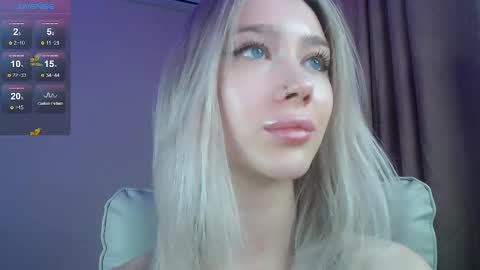 Snapshot of des_ch chatting on September 23, 5:33 pm Ari online show from September 23, 5:33 pm