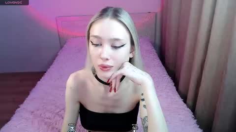 Snapshot of des_ch chatting on February 25, 7:06 pm Ari online show from February 25, 7:06 pm
