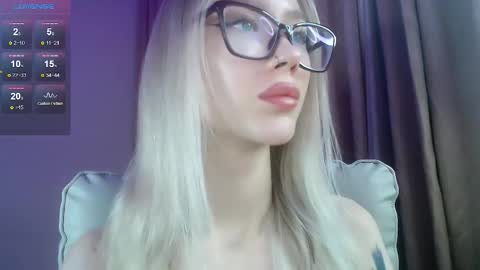 Snapshot of des_ch chatting on September 18, 5:44 pm Ari online show from September 18, 5:44 pm