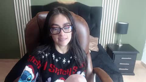 Snapshot of desiring__angel chatting on December 4, 6:00 am Desiring Angel online show from December 4, 6:00 am