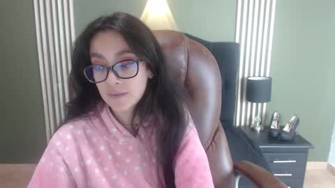 Snapshot of desiring__angel chatting on December 12, 9:58 pm Desiring Angel online show from December 12, 9:58 pm