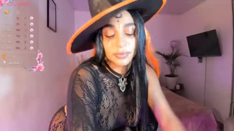 Destinne Mill online show from October 31, 2:43 pm