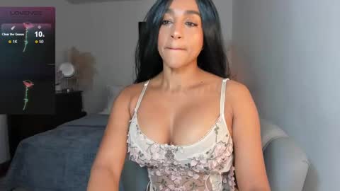 Snapshot of destinnemil chatting on December 20, 11:54 am Destinne Mill online show from December 20, 11:54 am