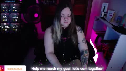 Snapshot of destroyall420 chatting on February 20, 9:42 pm Lola Bdsm and fries online show from February 20, 9:42 pm