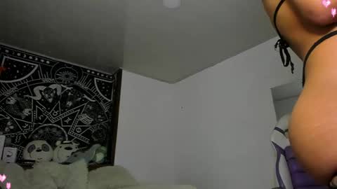 Snapshot of devadoll chatting on February 7, 1:47 am Gi HELP ME REACH 50 THUMPS UP 3 online show from February 7, 1:47 am