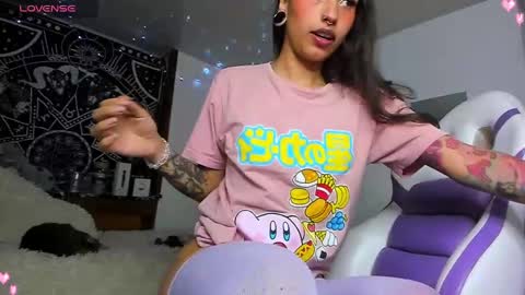 Snapshot of devadoll chatting on February 24, 1:44 am Gi HELP ME REACH 50 THUMPS UP 3 online show from February 24, 1:44 am