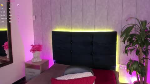 Snapshot of diamond_piink_ chatting on September 27, 8:38 pm Diamond online show from September 27, 8:38 pm
