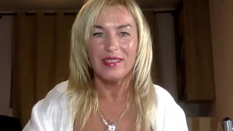 Snapshot of diana583578 chatting on October 12, 7:05 pm diana583578 online show from October 12, 7:05 pm