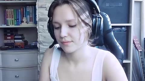 Snapshot of diana_back3 chatting on October 1, 6:18 am diana_back3 online show from October 1, 6:18 am